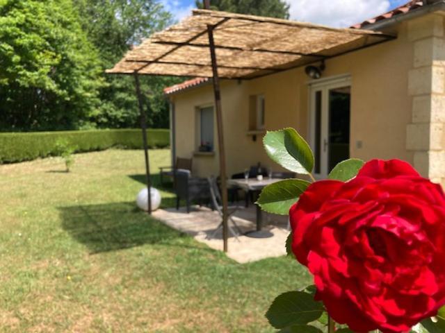 Gite Des Combes Blanches Avec Piscine Et Jacuzzi Frayssinet-le-Gélat エクステリア 写真