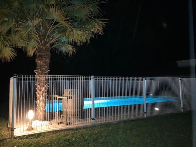 Gite Des Combes Blanches Avec Piscine Et Jacuzzi Frayssinet-le-Gélat エクステリア 写真