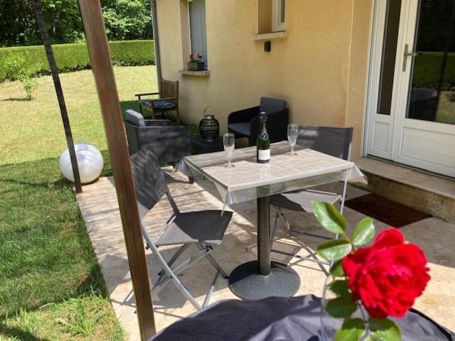 Gite Des Combes Blanches Avec Piscine Et Jacuzzi Frayssinet-le-Gélat エクステリア 写真
